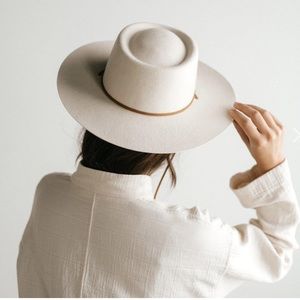 Gigi Pip Wren Flat Beim Telescope Hat in Off White